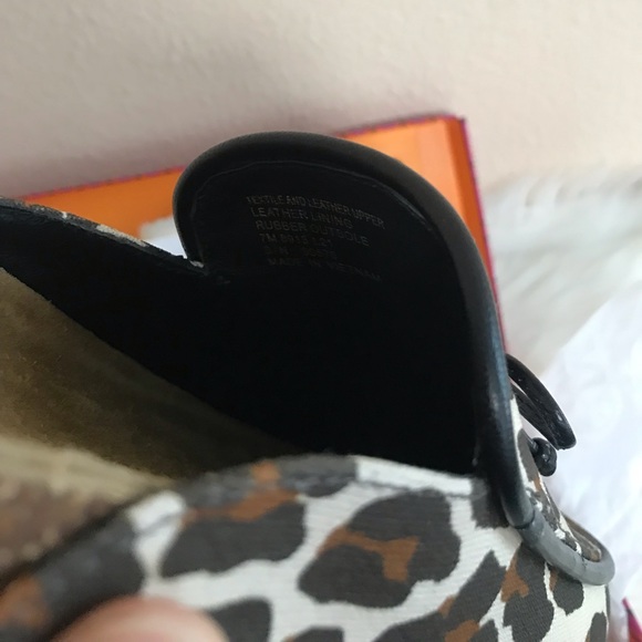 Tory Burch Tory Charm Mule Size 6.5, 7
Color: Reva Leopard - Picture 8 of 16